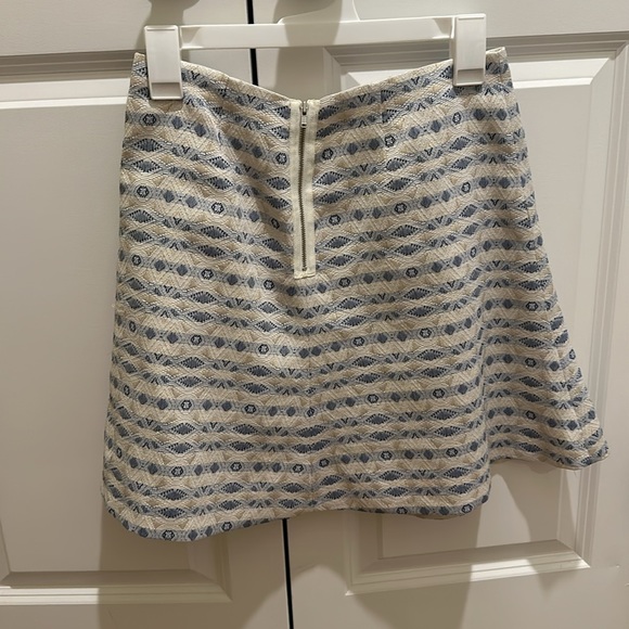 J CREW JACQUARD METALLIC FLARED SKIRT SIZE 2 - Picture 3 of 4